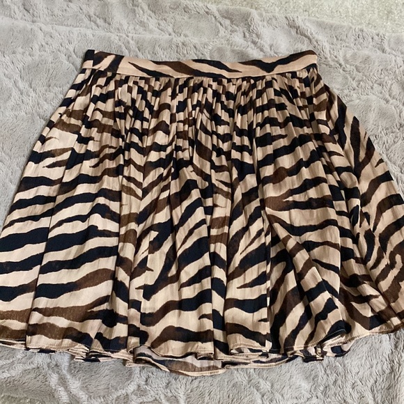 J.crew skirt. Light weight. Only worn once - Picture 5 of 5